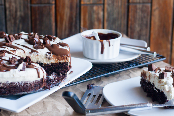 Chocolate Mint Brownie Cheesecake | Jellibeanjournals.com