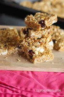 White chocolate cherry no bake granola bars | Jellibeanjournals.com
