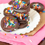 Copycat Girl Scout Thin Mint Cookies. 3 ingredients! jellibeanjournals.com