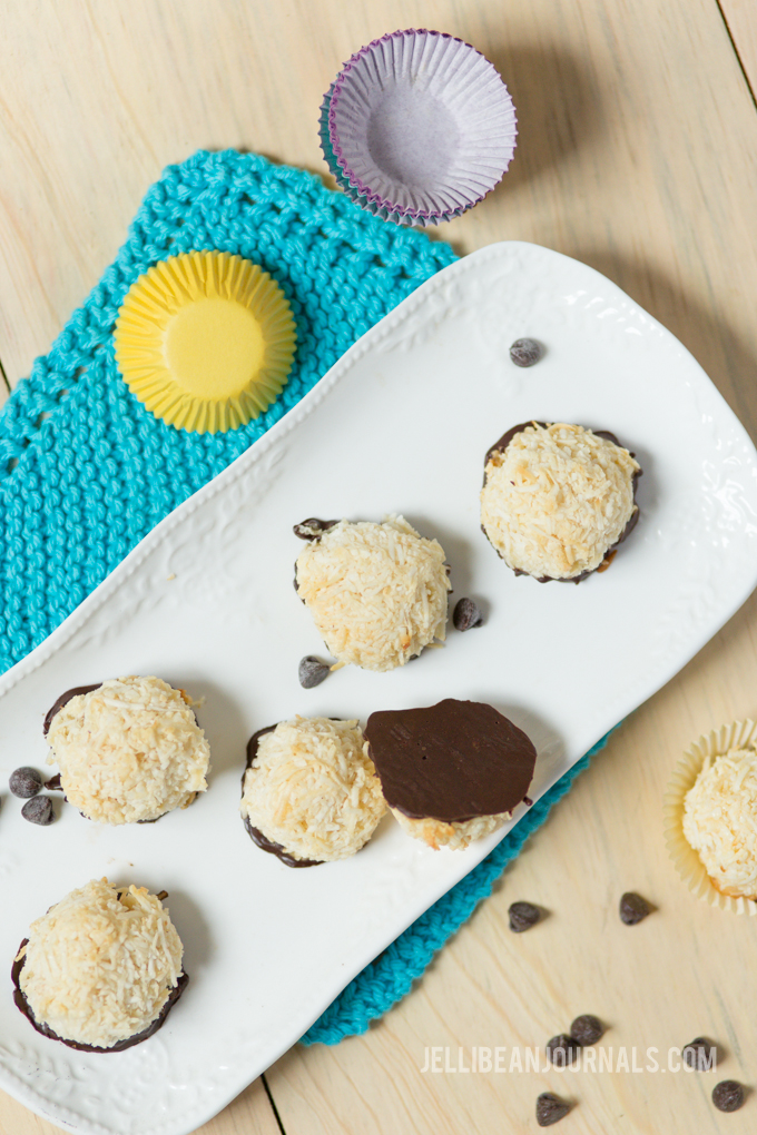 Easy coconut macaroons with only 4 ingredients! | Jellibeanjournals.com