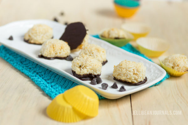 Quick, easy coconut macaroons | Jellibeanjournals.com